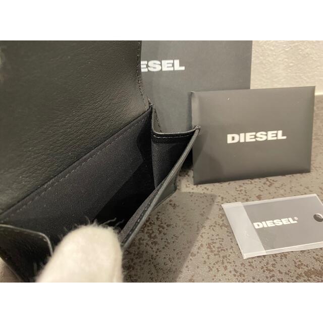 DIESEL(ディーゼル)の☆期間限定☆【新品、未使用、箱付き】ディーゼル コンパクト 折り財布 ブラック レディースのファッション小物(財布)の商品写真