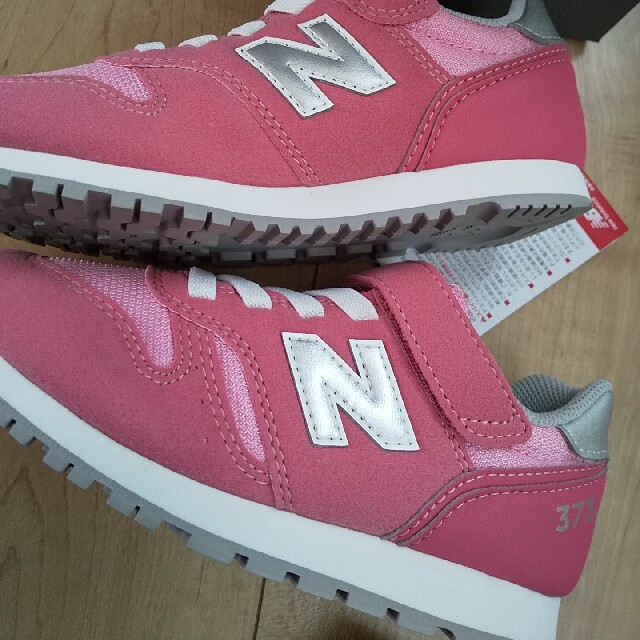 New Balance(ニューバランス)の新品★ニューバランス   ジュニアシューズ キッズ/ベビー/マタニティのキッズ靴/シューズ(15cm~)(スニーカー)の商品写真