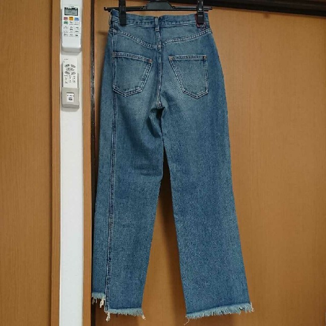 Ameri VINTAGE(アメリヴィンテージ)の【1回着】AMERI アメリ デニム ZIPPER STRAIGHT DENIM レディースのパンツ(デニム/ジーンズ)の商品写真