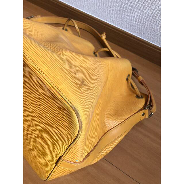 LOUIS VUITTON - LOUIS VUITTON エピ プチノエ イエロー ショルダー