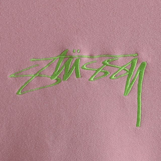 STUSSY - 《ステューシー》グリーン系センター刺繍ロゴ ピンク S STUSSY - 《ステューシー》グリーン系センター刺繍ロゴ ピンク S