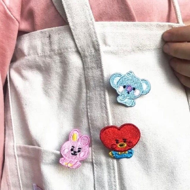 ★BT21★刺繍バッジ2種セット♡ バッグ 帽子 ペンダント BTS エンタメ/ホビーのタレントグッズ(アイドルグッズ)の商品写真