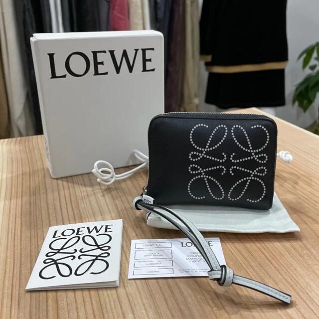 LOEWE(ロエベ)のLOEWE ロエベ コンパクトウォレット アナグラム ジップアラウンド レディースのファッション小物(財布)の商品写真