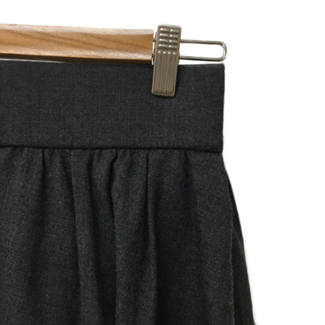 STRAWBERRY-FIELDS(ストロベリーフィールズ)のストロベリーフィールズ スカート ギャザー フレア ひざ丈 ウール グレー レディースのスカート(ひざ丈スカート)の商品写真
