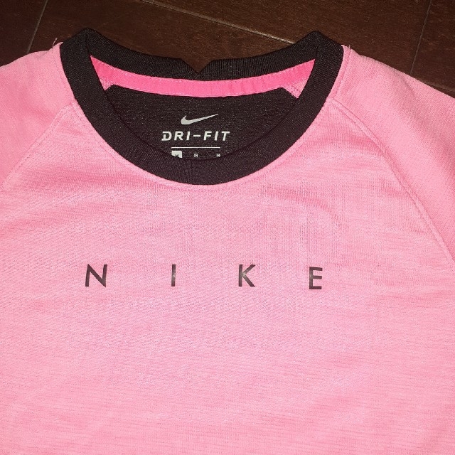 NIKE(ナイキ)のナイキ キッズ  Tシャツ Mサイズ スポーツ/アウトドアのサッカー/フットサル(ウェア)の商品写真