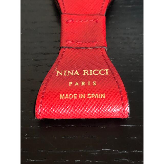 NINA RICCI(ニナリッチ)のnina ricci キーホルダー　赤　美品　品番6504 レディースのファッション小物(キーホルダー)の商品写真