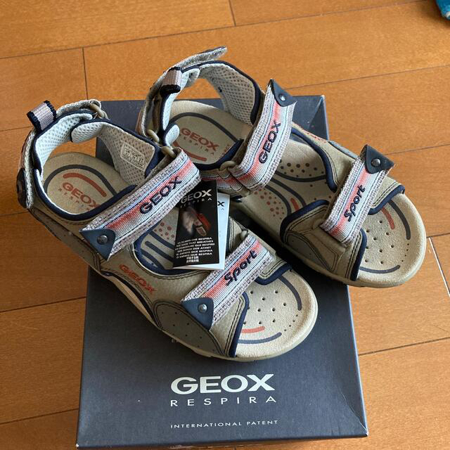 GEOX サンダルスニーカー　23.5 新品タグ、箱付 キッズ/ベビー/マタニティのキッズ靴/シューズ(15cm~)(サンダル)の商品写真