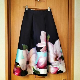 フレイアイディー(FRAY I.D)の【Ted Baker】花柄スカート(ひざ丈スカート)