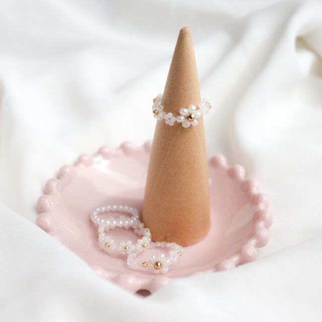 ウェディング ✧ 小さなお花のぷちリング (ビーズリング 指輪) ハンドメイドのアクセサリー(リング)の商品写真