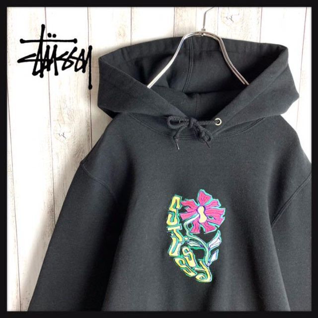 古着はじめましたレディースも【希少デザイン】STUSSY　センター刺繍ロゴ　　花柄　フラワー　花　パーカー