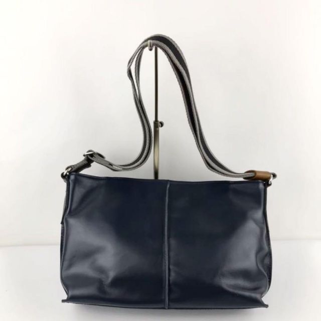 新品 Vivienne Westwood ネイビーレザーショルダーバッグ　オーブ