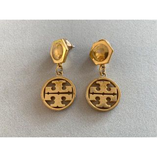 トリーバーチ(Tory Burch)のTORY BURCH ロゴピアス　ゴールド　両耳(ピアス)