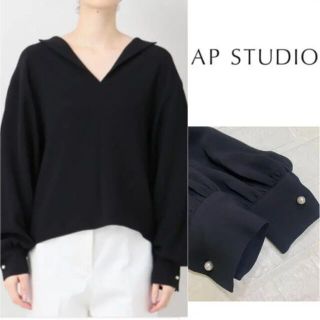 アパルトモンドゥーズィエムクラス(L'Appartement DEUXIEME CLASSE)の美品♡   AP STUDIO  パールボタンブラウス　クロ(シャツ/ブラウス(長袖/七分))