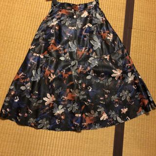 ZARA ザラ　水彩画　花柄　ロングスカート  レザー(ロングスカート)