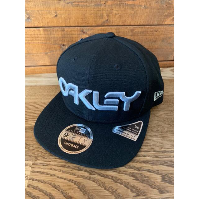 Oakley(オークリー)のオークリー　OAKLEY ニューエラ コラボ　キャップ メンズの帽子(キャップ)の商品写真