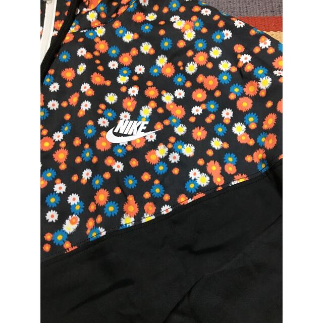 NIKE(ナイキ)のひまわり様専用ナイキ 花柄 ナイロンジャケット レディースのジャケット/アウター(ナイロンジャケット)の商品写真