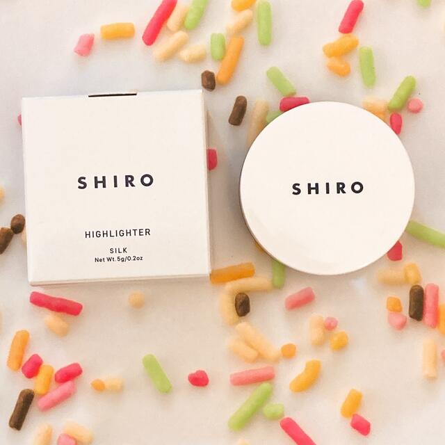 shiro(シロ)の新品未開封shiroシルクハイライター8H03 ローズ コスメ/美容のベースメイク/化粧品(フェイスカラー)の商品写真