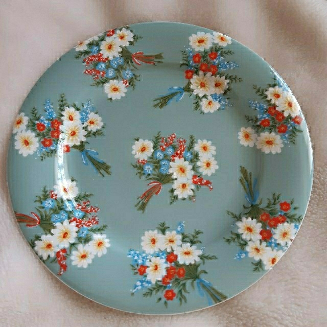MAMAIKUKO(ママイクコ)のMAMAIKUKO　ママイクコ　陶器　お皿　花柄　ブルーグリーン インテリア/住まい/日用品のキッチン/食器(食器)の商品写真