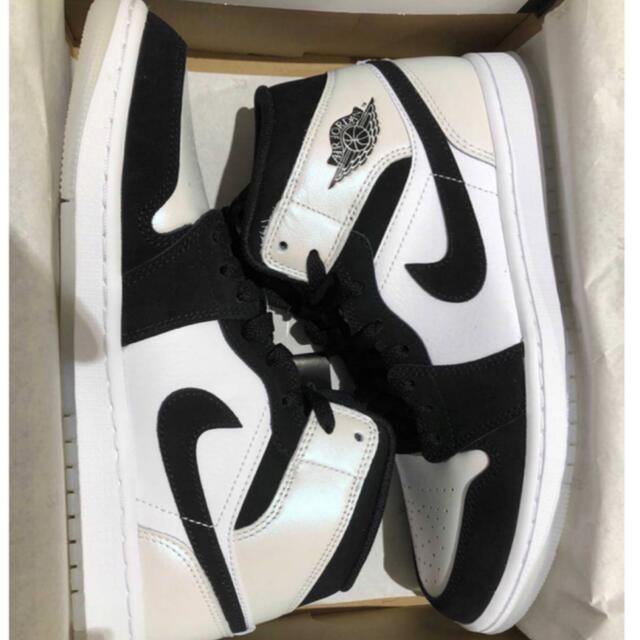 NIKE(ナイキ)のnike air jordan 1 mid Omega/Black/White レディースの靴/シューズ(スニーカー)の商品写真