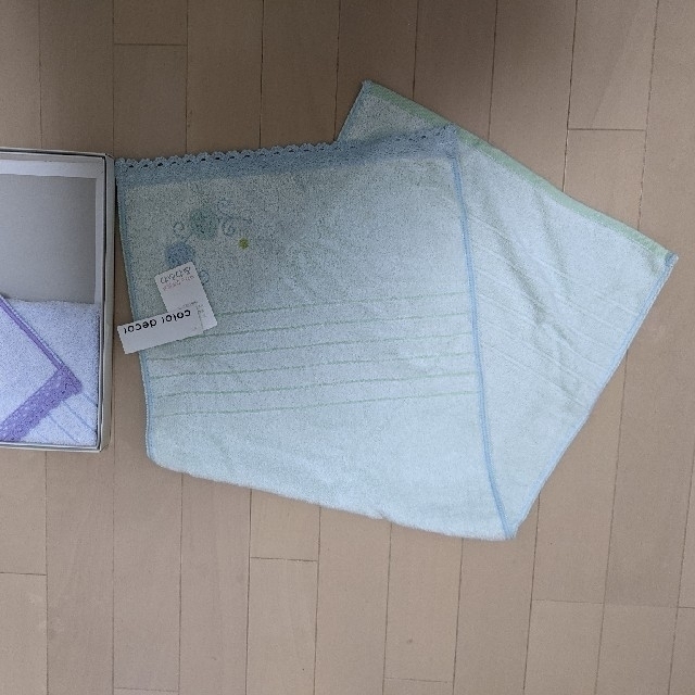 たまた様専用！！！新品未使用　柔らか、ふわふわ刺繍タオル2枚セット インテリア/住まい/日用品の日用品/生活雑貨/旅行(タオル/バス用品)の商品写真