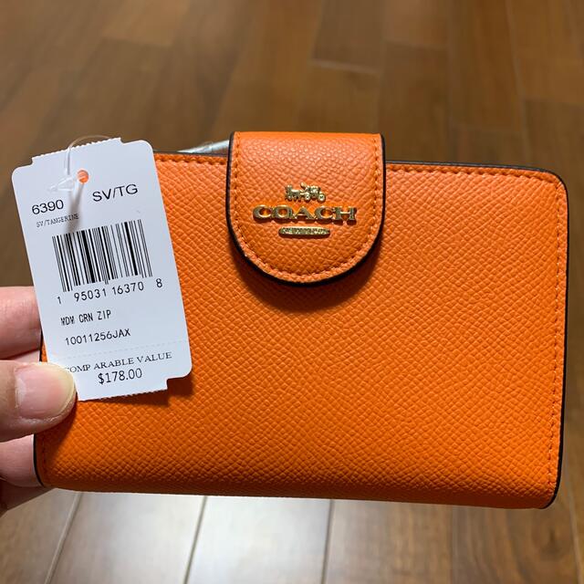 COACH(コーチ)のショップバック・箱付き　二つ折り財布　オレンジ×ワインレッド レディースのファッション小物(財布)の商品写真