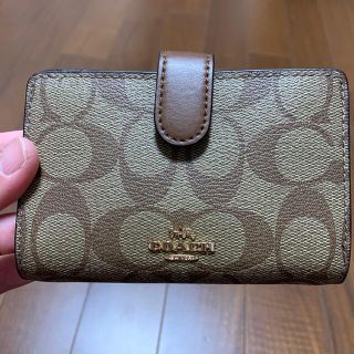 コーチ(COACH)のショプバ・箱付き　二つ折り財布　カーキ(財布)