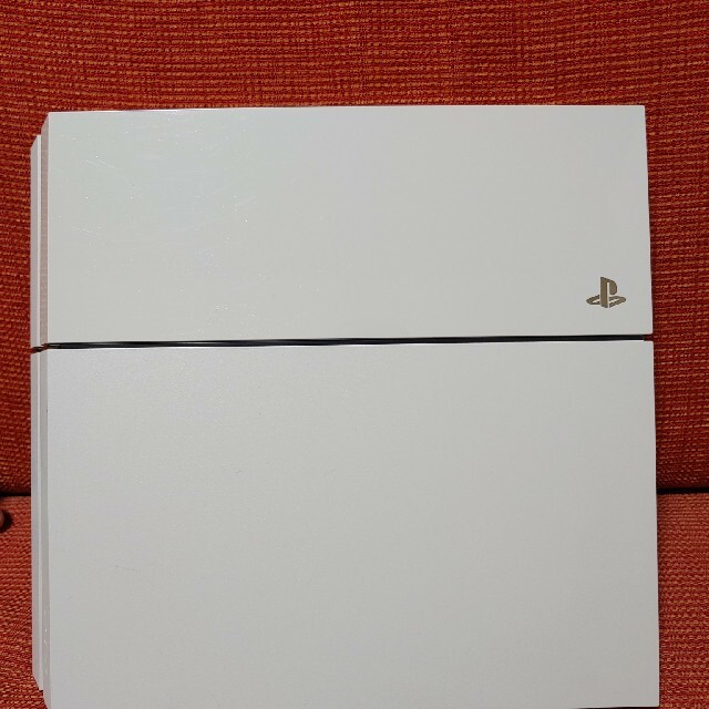 SONY(ソニー)のPS4 CUH1100A Glacier White エンタメ/ホビーのゲームソフト/ゲーム機本体(家庭用ゲーム機本体)の商品写真