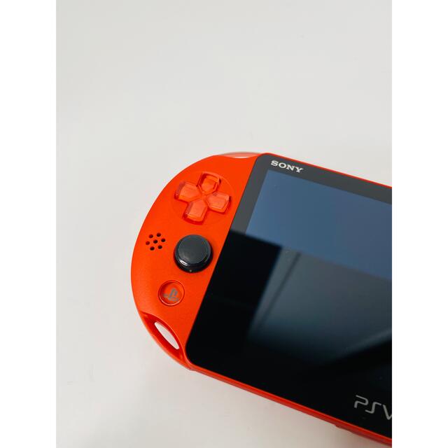 PlayStation Vita(プレイステーションヴィータ)のSONY psvita 本体 PCH-2000 ZA26 美品！ エンタメ/ホビーのゲームソフト/ゲーム機本体(携帯用ゲーム機本体)の商品写真