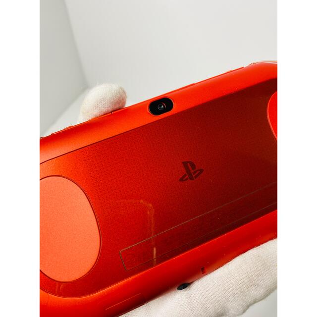 PlayStation Vita(プレイステーションヴィータ)のSONY psvita 本体 PCH-2000 ZA26 美品！ エンタメ/ホビーのゲームソフト/ゲーム機本体(携帯用ゲーム機本体)の商品写真