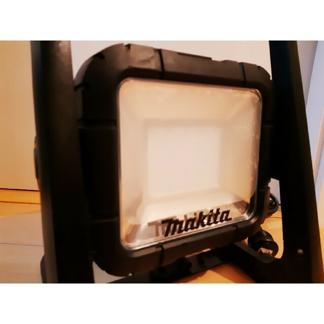 Makita(マキタ)の【Makita】充電式LEDスタンドライト ML805 スポーツ/アウトドアのアウトドア(ライト/ランタン)の商品写真