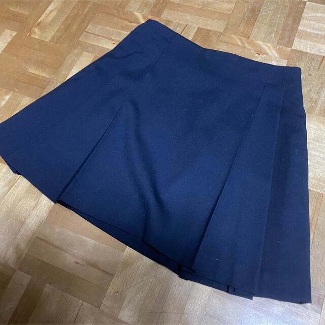 UNIQLO(ユニクロ)の【UNIQLO】プリーツラップスカート 紺色 レディースのスカート(ミニスカート)の商品写真