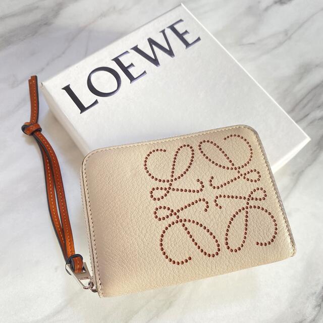 LOEWE(ロエベ)の専用ページ【新品】LOEWE ロエベ ブランド アナグラムロゴ ジップ ミニ財布 レディースのファッション小物(財布)の商品写真