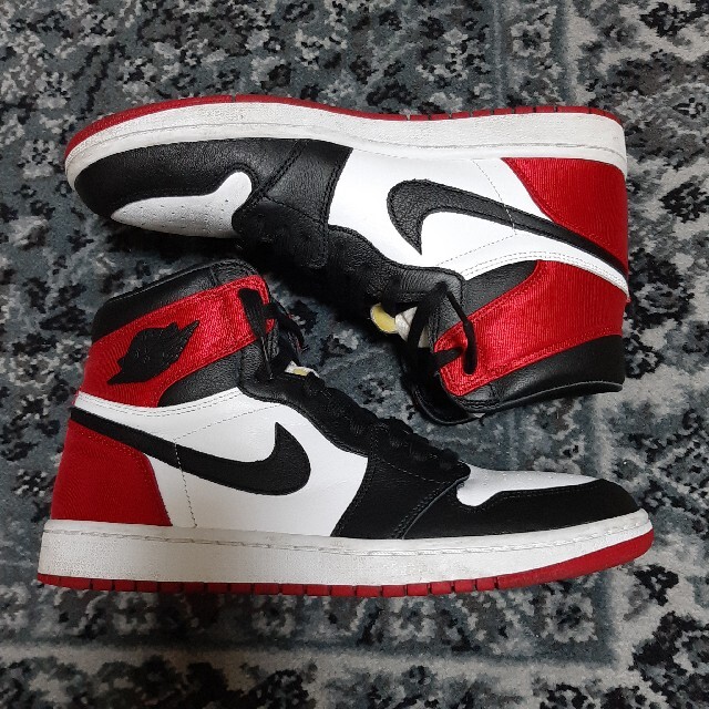 NIKE Air Jordan 1 Black Toe Satin WMNS.