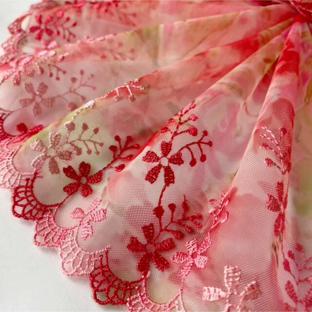 レッド　花柄チュール　刺繍　チュールレース　1m ハンドメイドの素材/材料(生地/糸)の商品写真