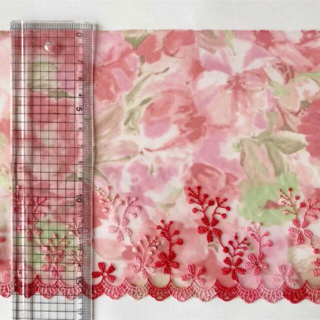 レッド　花柄チュール　刺繍　チュールレース　1m ハンドメイドの素材/材料(生地/糸)の商品写真