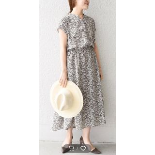 シップス(SHIPS)の美品*SHIPS*フラワープリントショートスリーブVネックワンピース*サイズF(ロングワンピース/マキシワンピース)