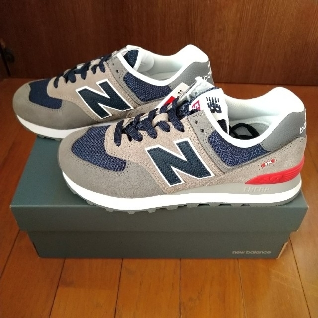 New Balance(ニューバランス)の新品未使用品✨ニューバランス　限定カラー　ML574 EAD　グレー　ネイビー レディースの靴/シューズ(スニーカー)の商品写真