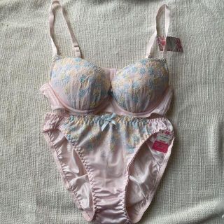 チュチュアンナ(tutuanna)の専用！チュチュアンナブラジャーショーツ　ノンワイヤーブラジャーショーツ２点(ブラ&ショーツセット)