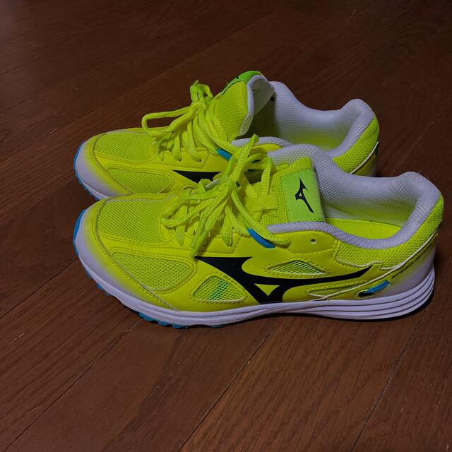 MIZUNO(ミズノ)のミズノ　ジュニア　スニーカー　23.0  ほぼ新品 キッズ/ベビー/マタニティのキッズ靴/シューズ(15cm~)(スニーカー)の商品写真