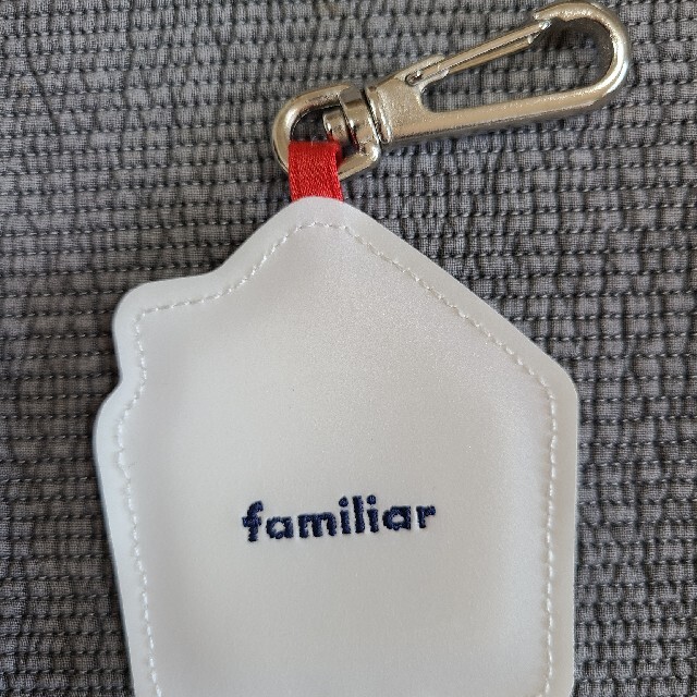 familiar(ファミリア)のfamiliarチャーム　新品未使用 キッズ/ベビー/マタニティのこども用ファッション小物(その他)の商品写真