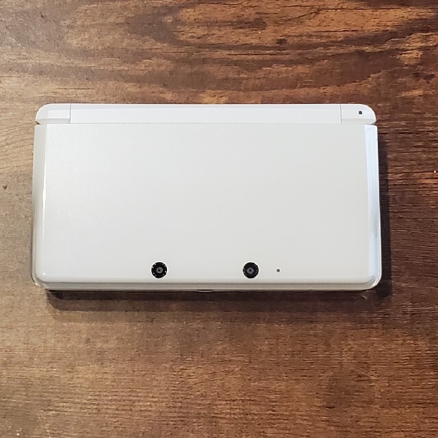 ニンテンドー3DS(ニンテンドー3DS)のニンテンドー3DS ホワイト 専用充電代付き エンタメ/ホビーのゲームソフト/ゲーム機本体(携帯用ゲーム機本体)の商品写真