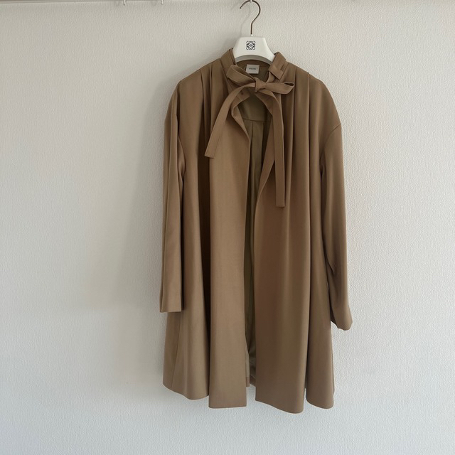 UNITED ARROWS(ユナイテッドアローズ)のelin タイ付　ケープコート レディースのジャケット/アウター(トレンチコート)の商品写真