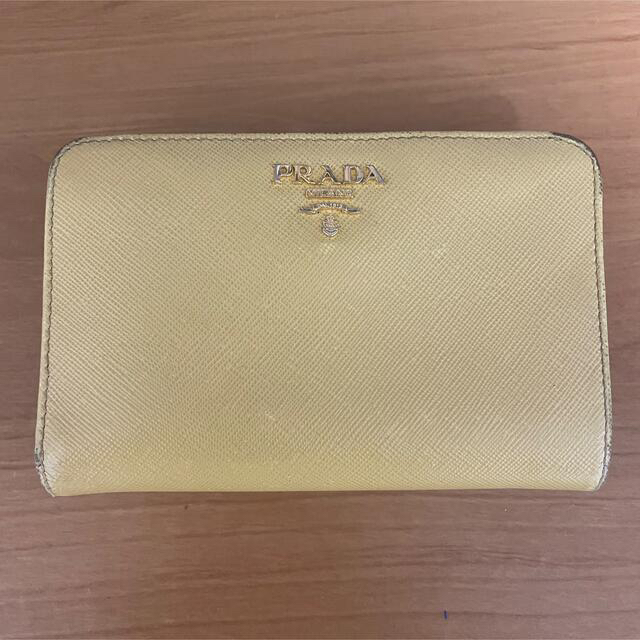 PRADA(プラダ)のPRADA サフィアーノレザー　イエロー　二つ折り財布 レディースのファッション小物(財布)の商品写真