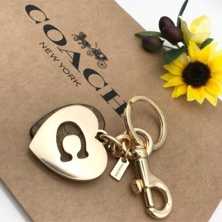 コーチ(COACH)のCOACH　チャーム ★大人気★　ハート　シグネチャー キーホルダー　新品(チャーム)