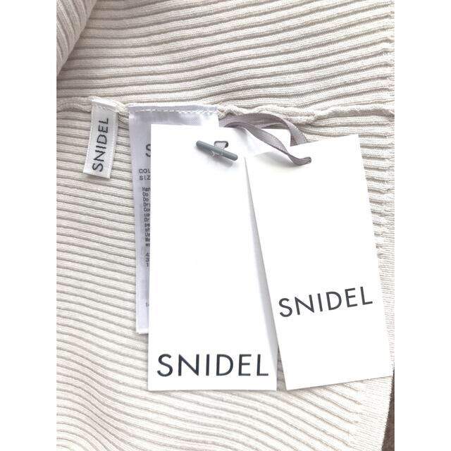 SNIDEL(スナイデル)の【正規品】新品未使用 タグ付き snidel アシメデザインニットプルオーバー レディースのトップス(ニット/セーター)の商品写真