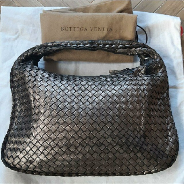 Bottega Veneta(ボッテガヴェネタ)のボッテガ・ヴェネタ　イントレチャート　ブロンズ　メタリック　トート　ショルダー レディースのバッグ(ハンドバッグ)の商品写真