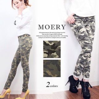 モエリー(MOERY)の桃えり　モエリー　迷彩柄パンツ　新品(スキニーパンツ)