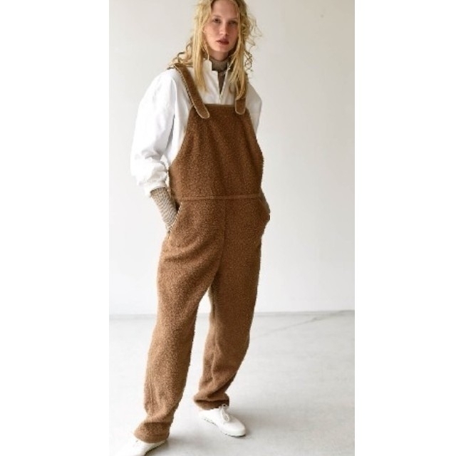 COMOLI(コモリ)のunfil  napped camel-melton overalls レディースのパンツ(サロペット/オーバーオール)の商品写真