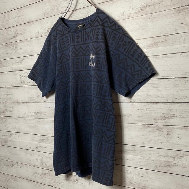 STUSSY(ステューシー)の【希少デザイン】ステューシー　刺繍ワンポイントロゴ　総柄デザイン　Tシャツ メンズのトップス(Tシャツ/カットソー(半袖/袖なし))の商品写真