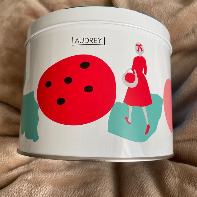 阪急百貨店(ハンキュウヒャッカテン)のオードリー☆AUDREY☆未開封！阪急限定デザイン缶 食品/飲料/酒の食品(菓子/デザート)の商品写真